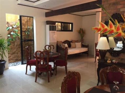 casa roces bed and breakfast legazpi|CASA ROCES .
